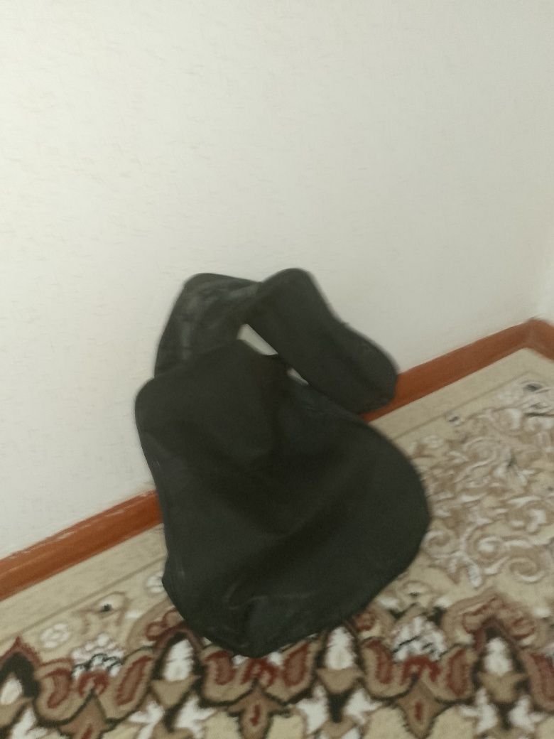 SAR klassic gitara, holati yaxshi qirilgan joylari yoq. Razmeri 39