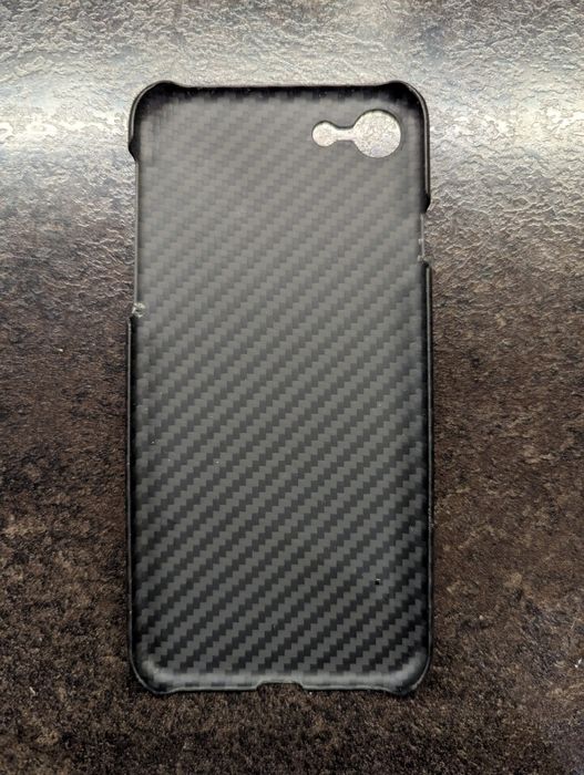 Продам карбоновый чехол на IPhone 7/8/SE(2020)