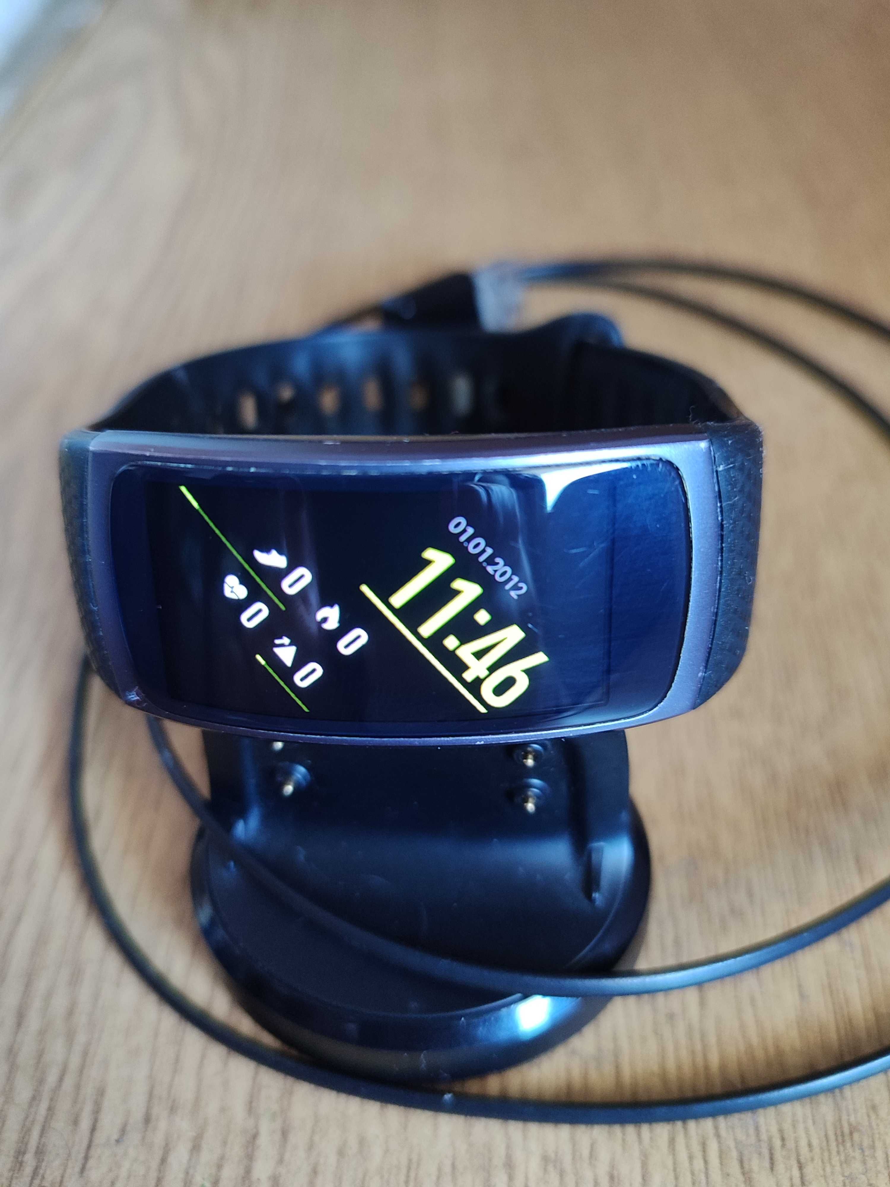 Часовник Samsung Gear Fit 2
