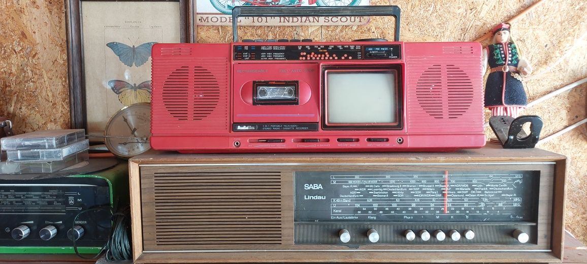 Radiocasetofon vintage cu televizor