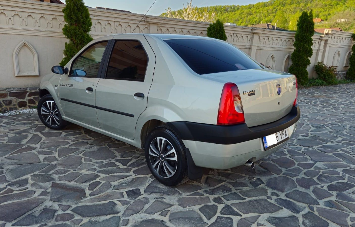 Vând Dacia Logan 1.6 Mpi