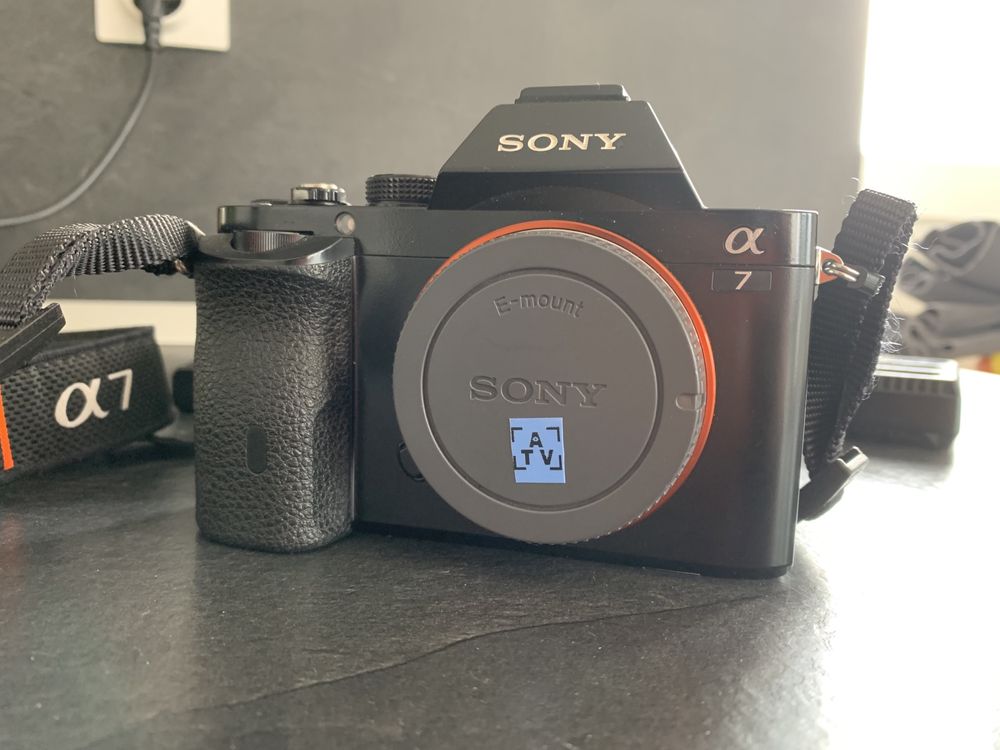 Sony a7 + 28-70mm f3,5-5,6 kit с 3 батерии и двойно зарядно