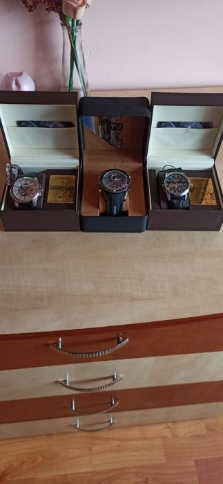 Vind ceasuri noi Fredric automate sau cu bateria preț 250lei și 300lei