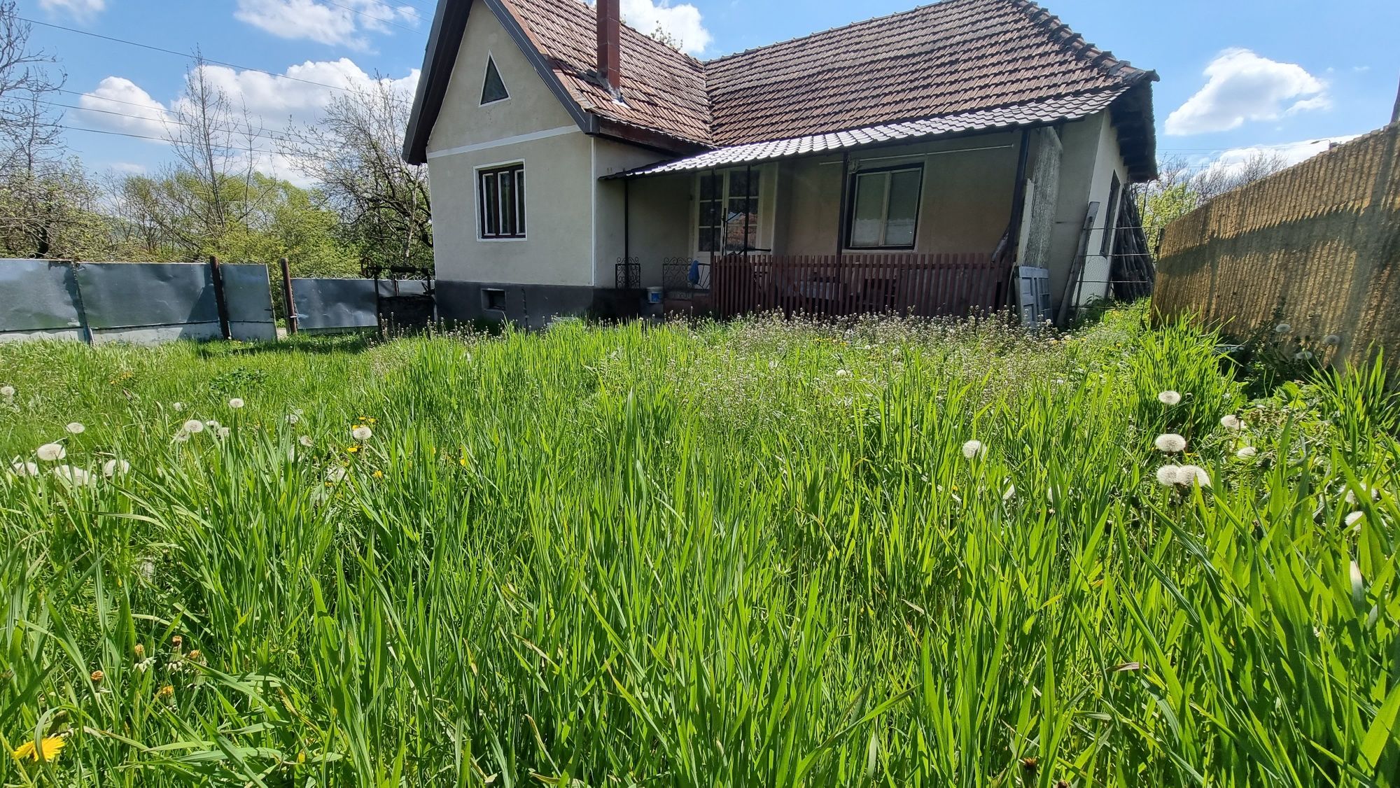 Casa cu 3 camere + teren 2500 mp in Cuceu, Salaj