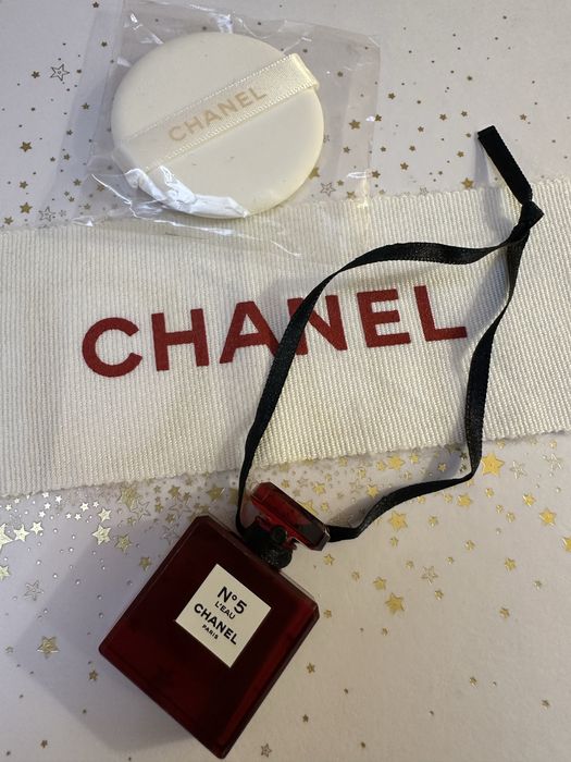 Аксесоар Chanel 5 L’eau Christmas +подарък chanel гъбичка