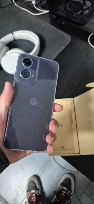 Продавам нов Motorola g35 4гб рам  128гб памет