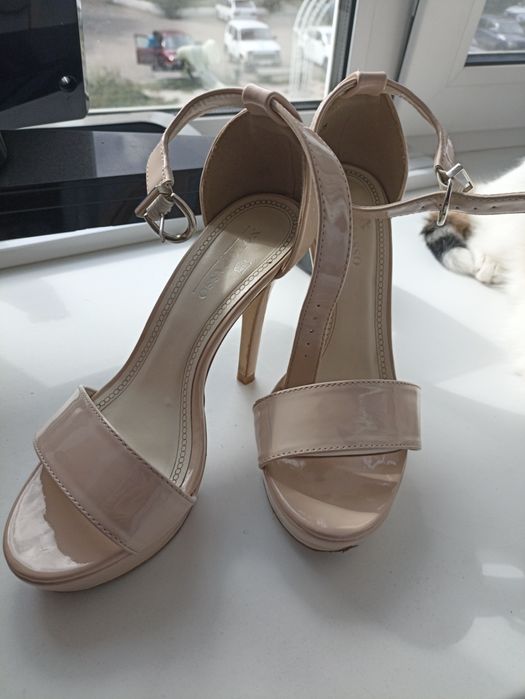 Туфли открытые 35 р.