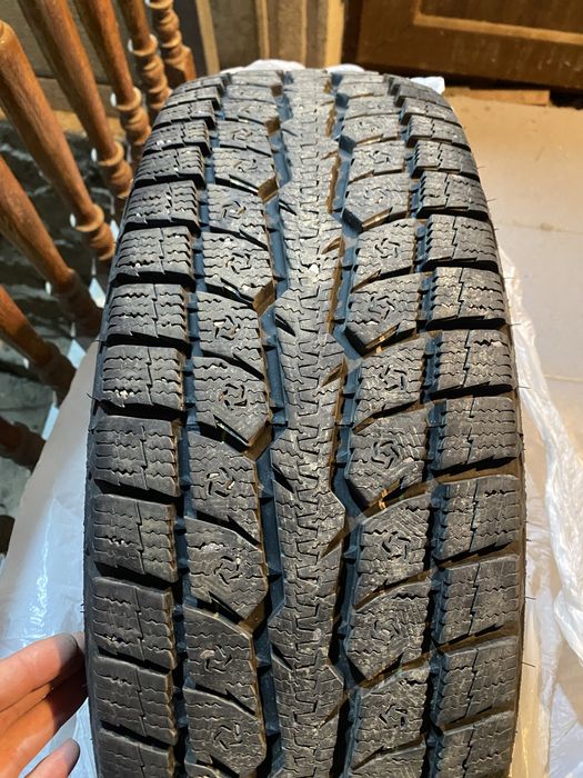 Toyo Observe GSi-6 SUV 215/70 R16 100H без шипов