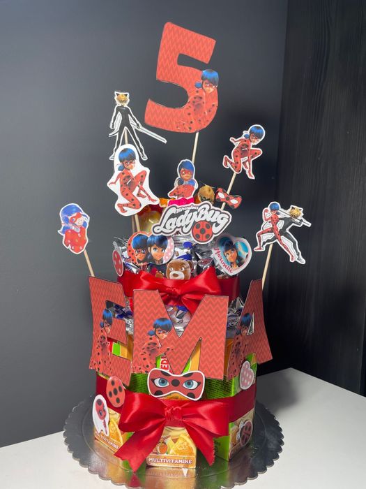 Tortulete din dulciuri ambalate