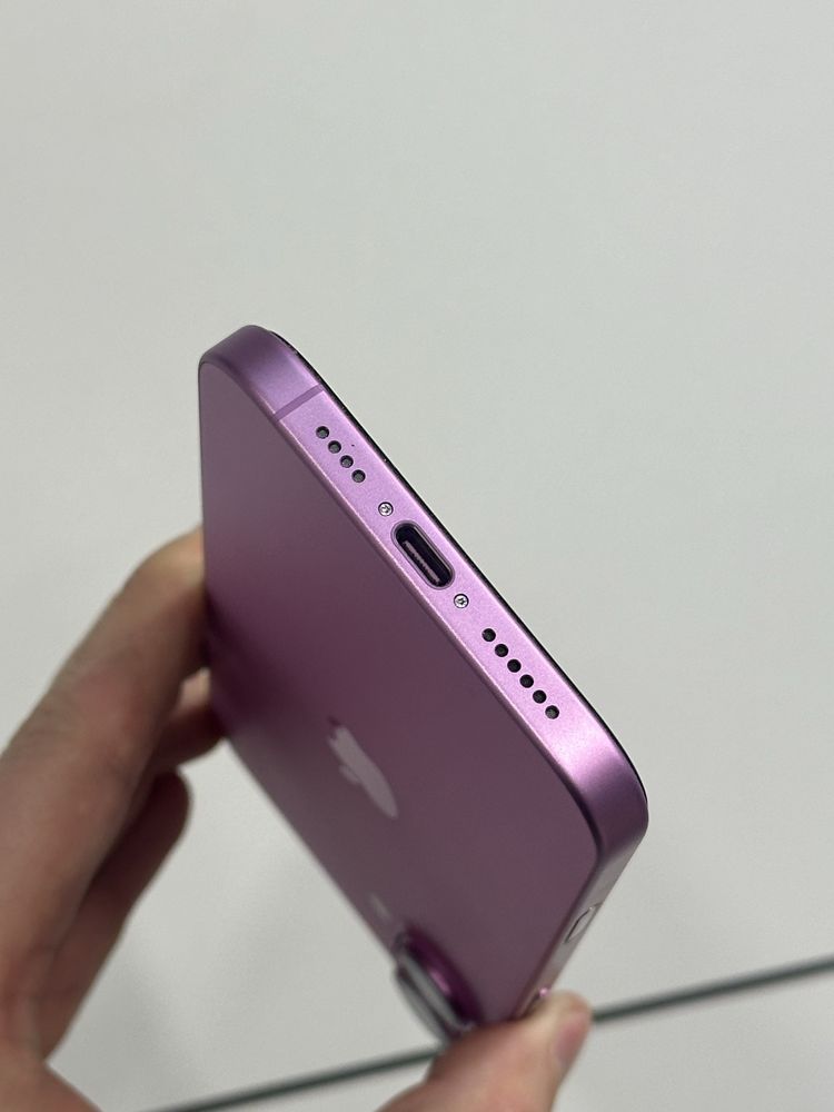 Продавам перфектен iPhone 16 PLUS