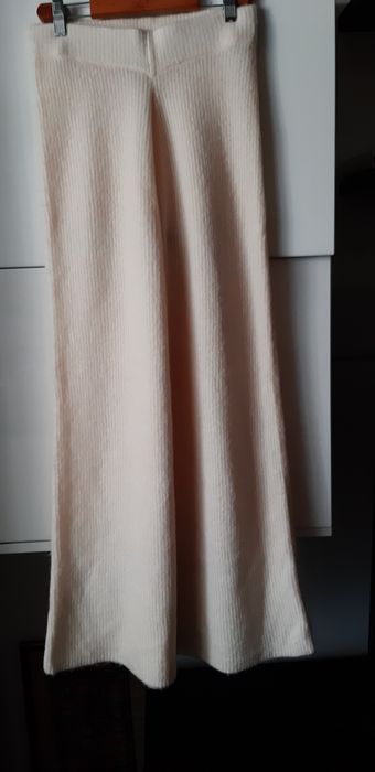 Pantaloni casmir 100%,noi,albi ,pufosi ,model superb!