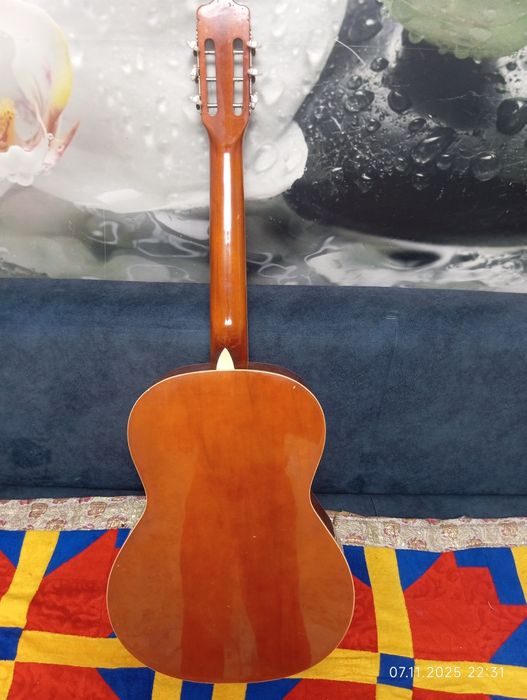 Продаю гитару в хорошем состояний