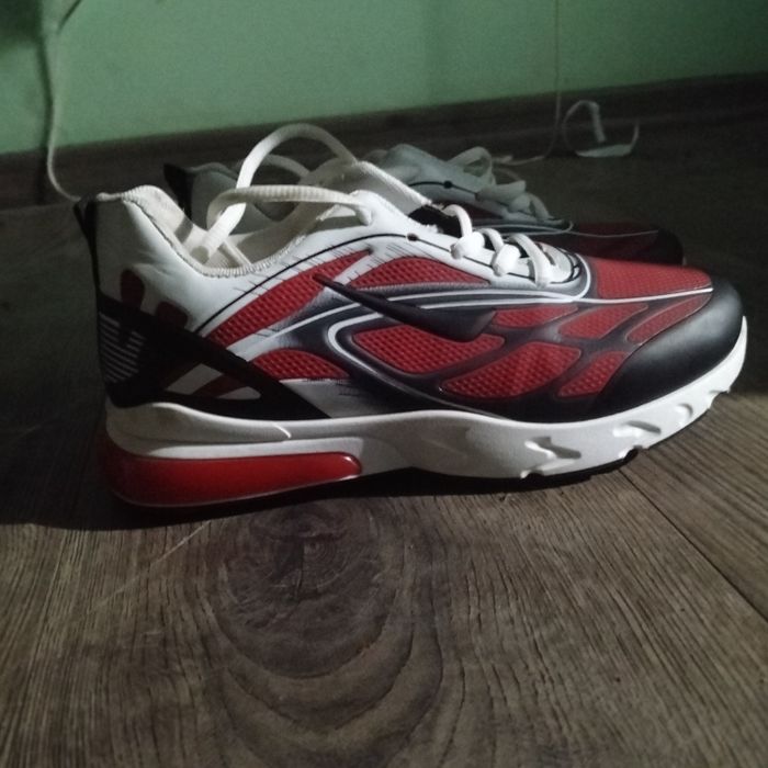 Adidași noi purtați o singură dată livrare prin posta