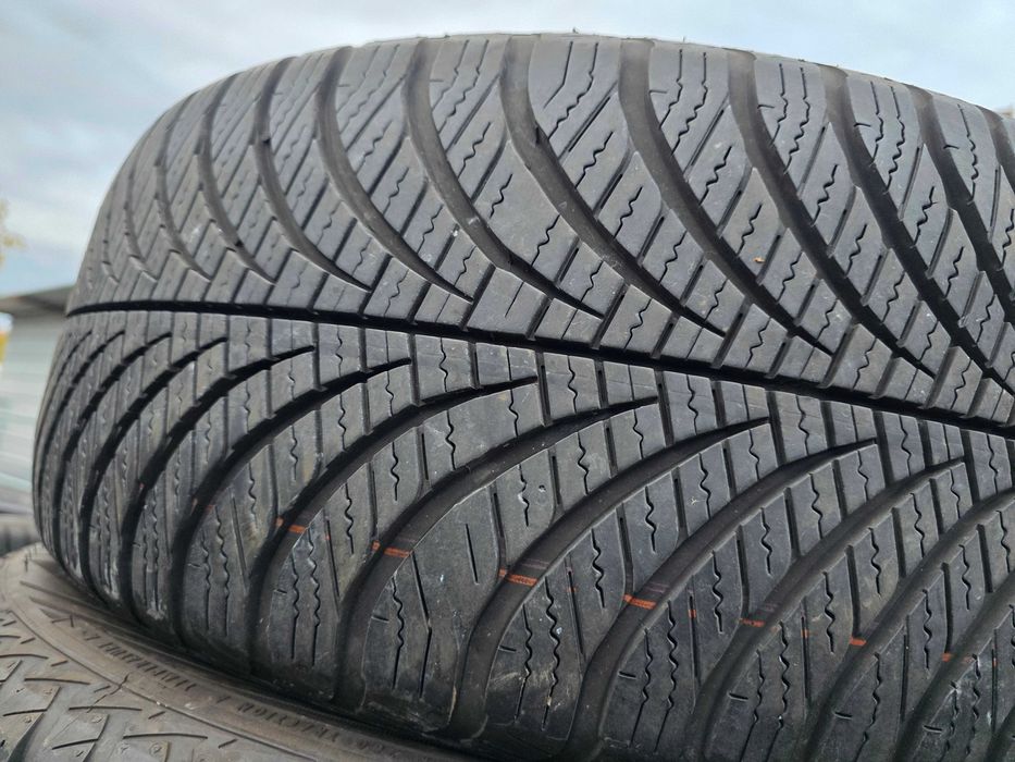 2бр Всесезонни гуми 225 60 16 - Goodyear