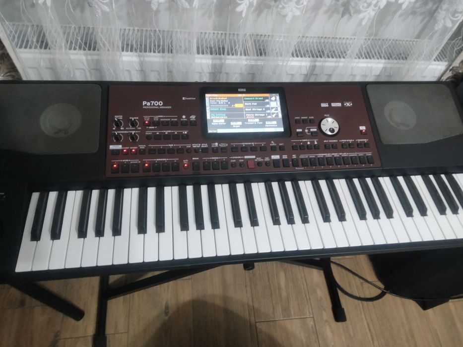 Orgă pa 700 de vînzare