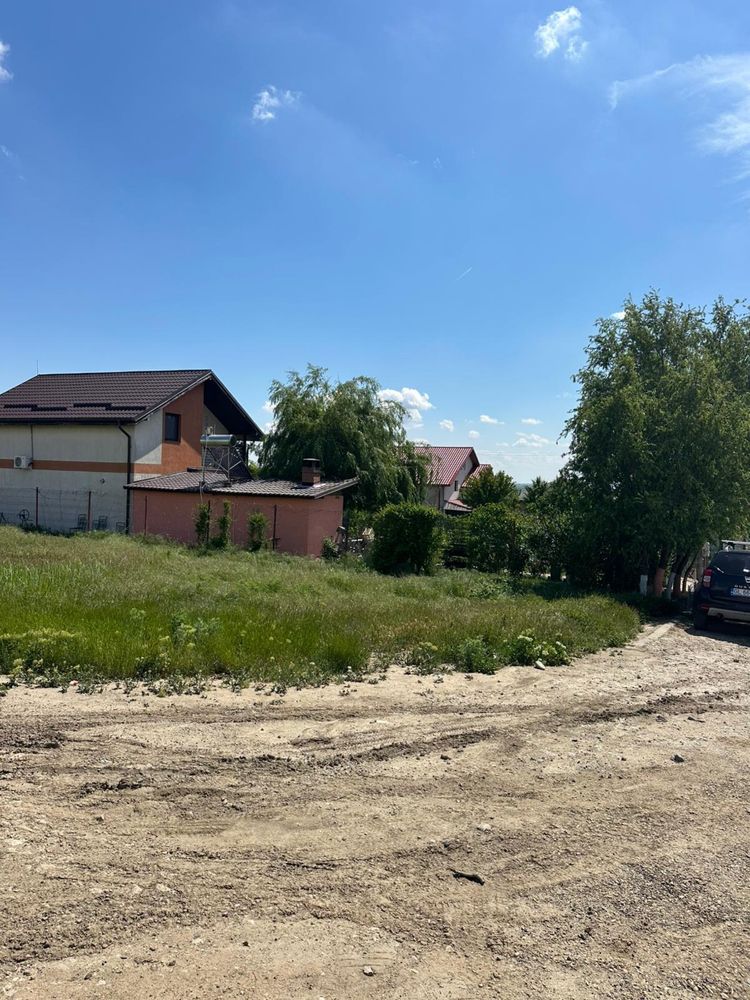 VAND teren SENDRENI intravilan !!! Proprietar