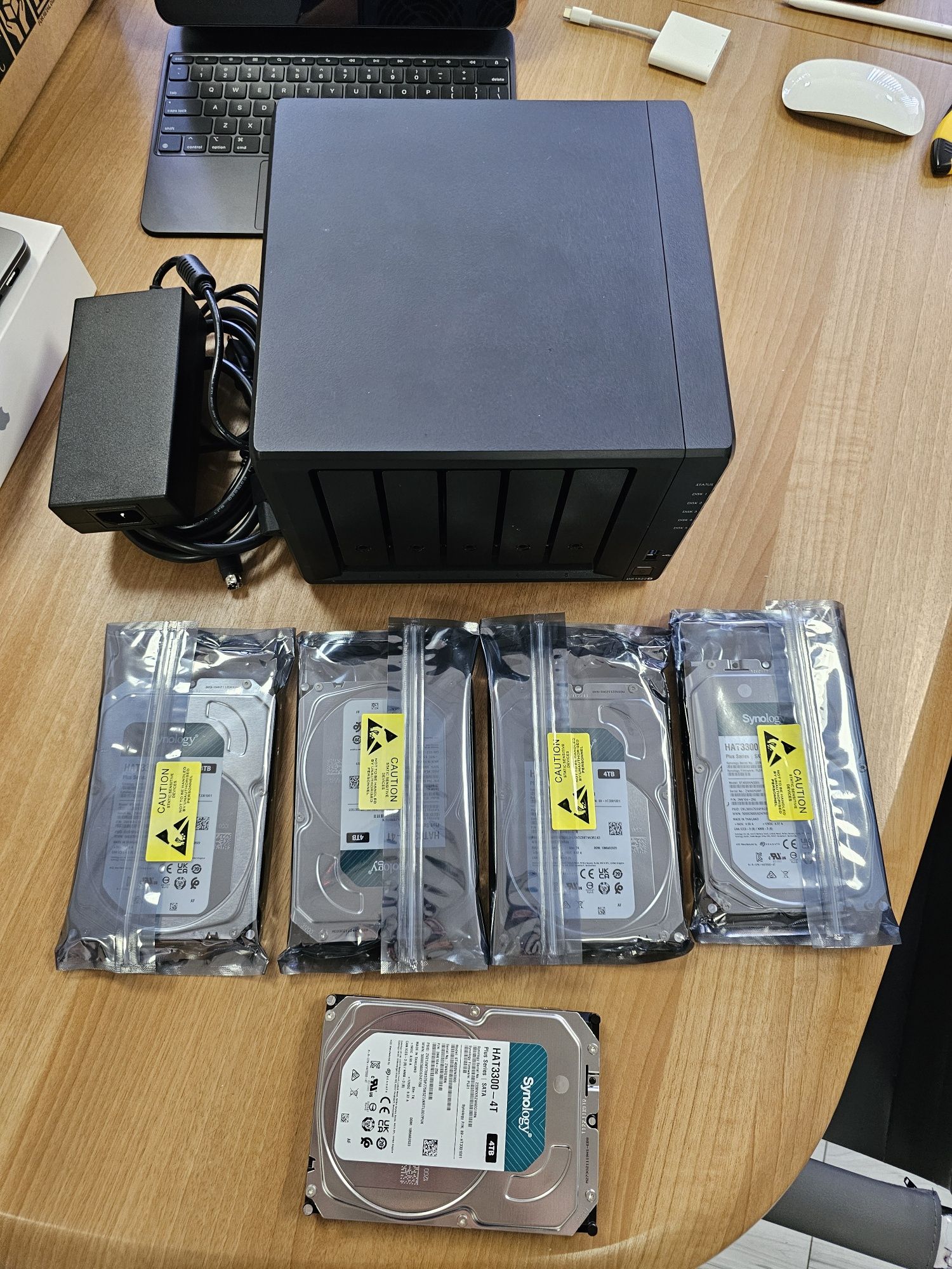 Сетевое хранилище Synology DS1522+ 5xHDD 4TB  32GB RAM 10Gbe module