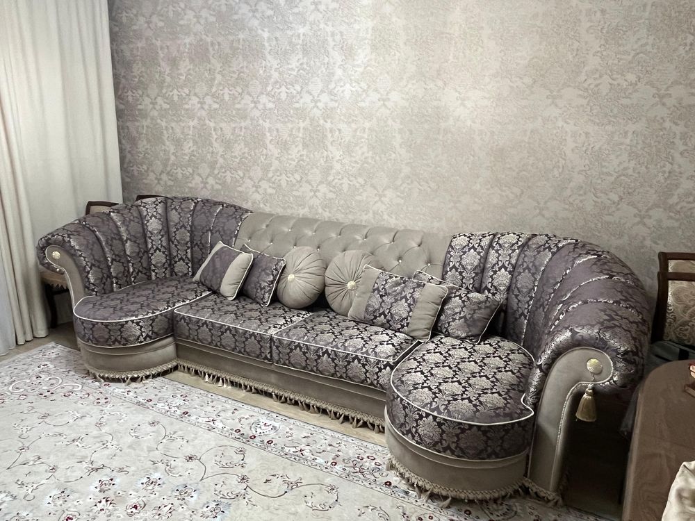 Продам диван в отличном качестве.