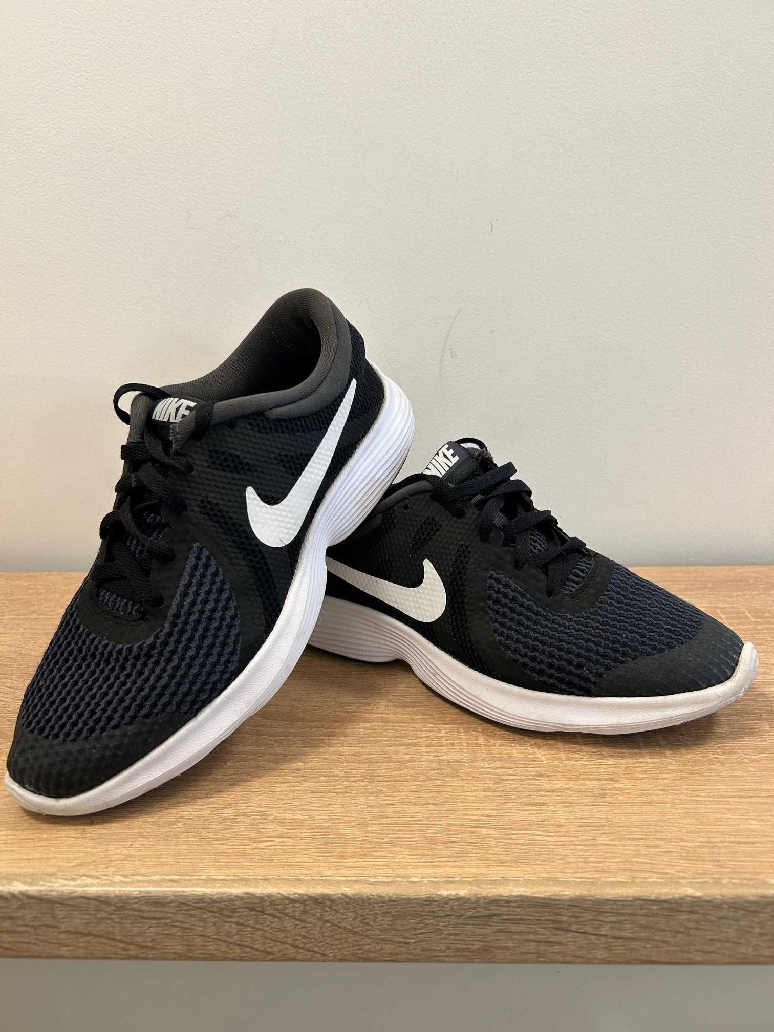 Nike Revolution 4 и Nike Renew Run дамски маратонки 36.5 / 23.5 см