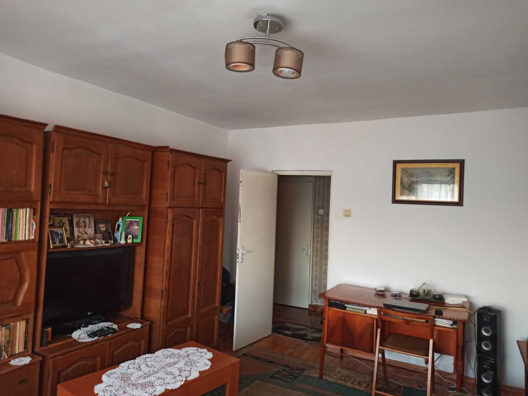 Vând apartament cu 3 camere