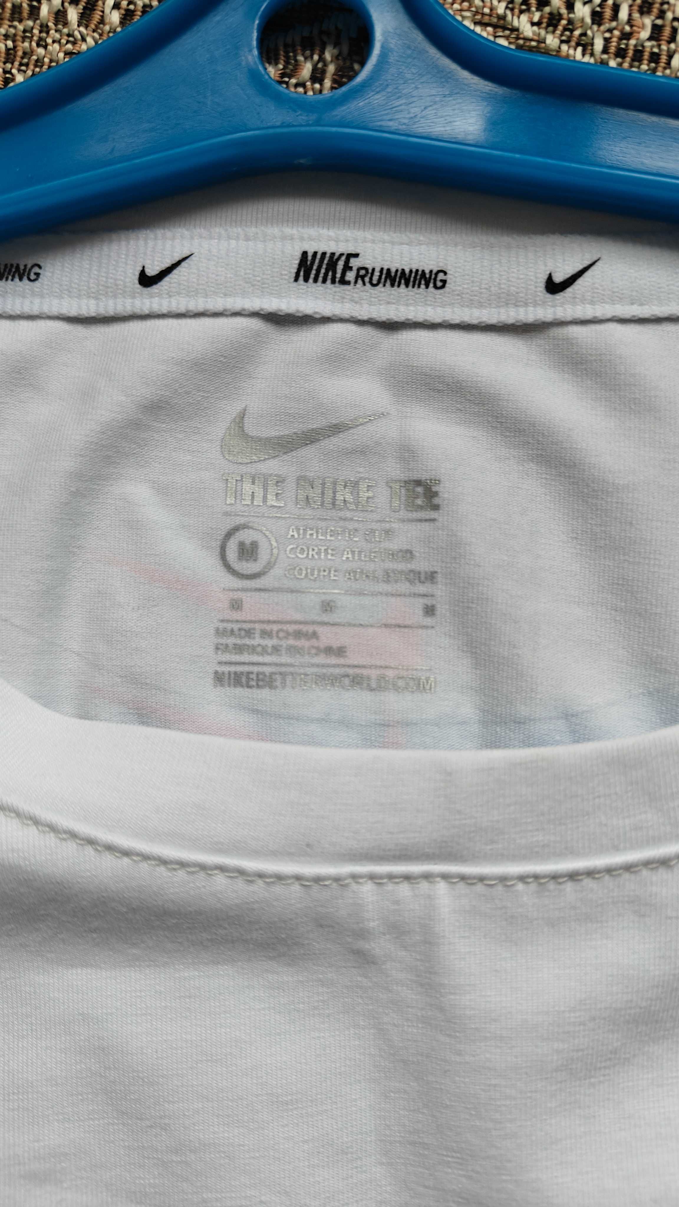 Продается спортивная футболка Nike