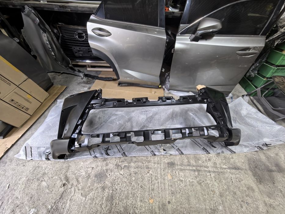 Передний бампер LEXUS LX570, новый оригинал