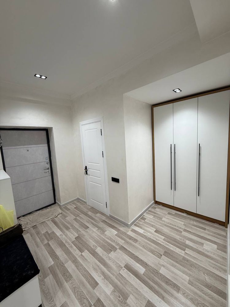 Fdg parkent plaza,AviatrKorzinka, 3xona 8 etaj yevroremont sotiladi