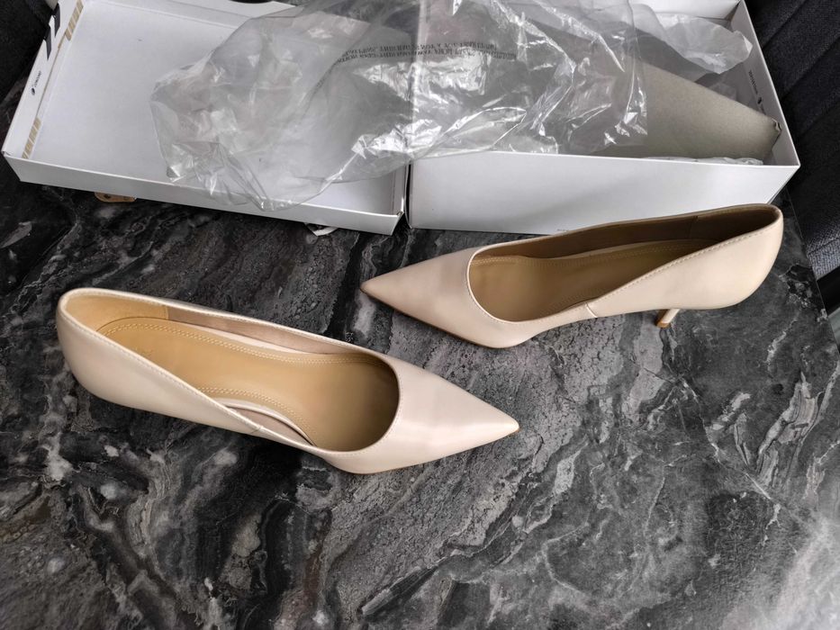 Елегантни обувки с ток H&M