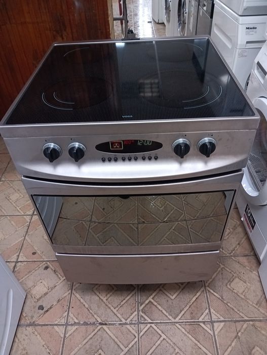 Уникална свободно стояща печка с керамичен плот Voss