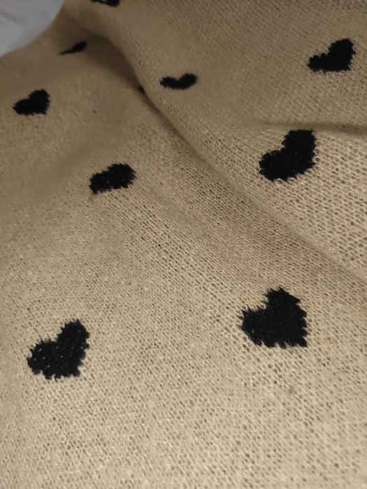 Вълнена блуза на сърца