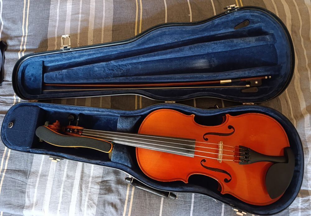 "Skripka Alt"

Brend: Otto Jos. K