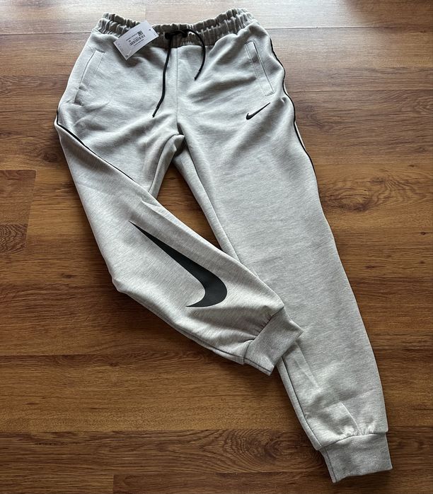 Мъжко,памучно,сиво долнище Nike с бродирана отметка