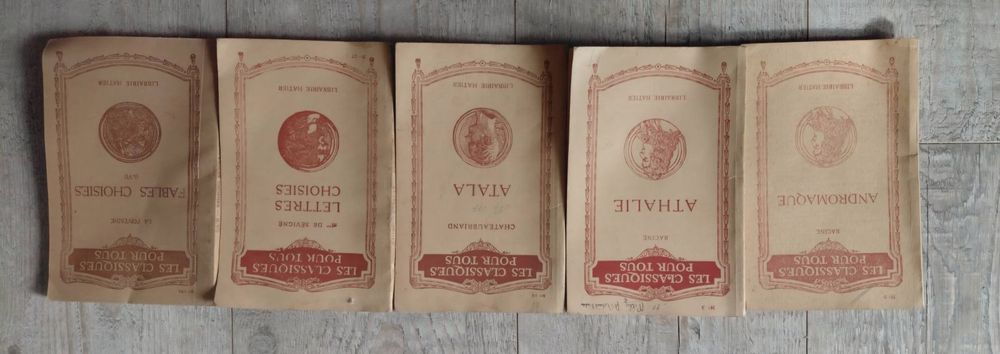 Продавам Fables choisies- 5 броя.