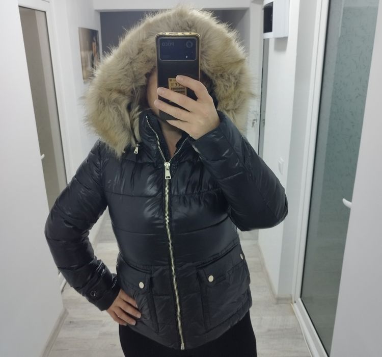 Geaca zara L relativ noua