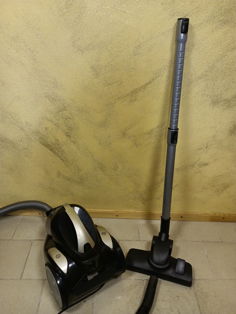 Dirt Devil Popster прахосмукачка без торба cyclone 800 w - 75 лв