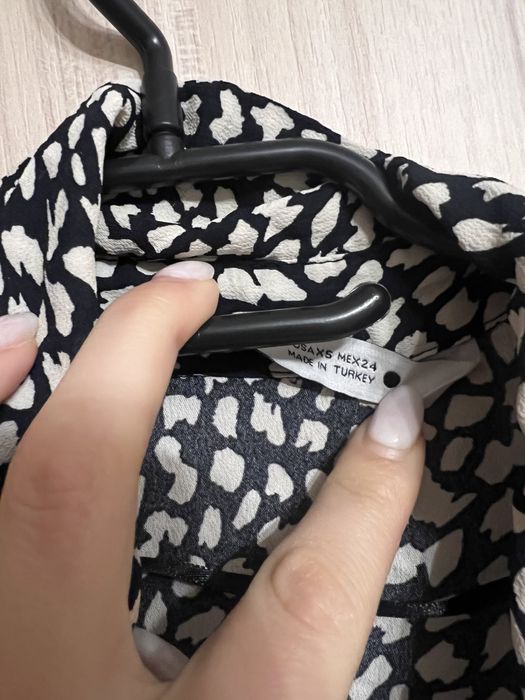 Риза на Zara.