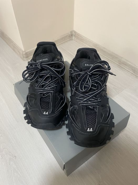 Balenciaga track