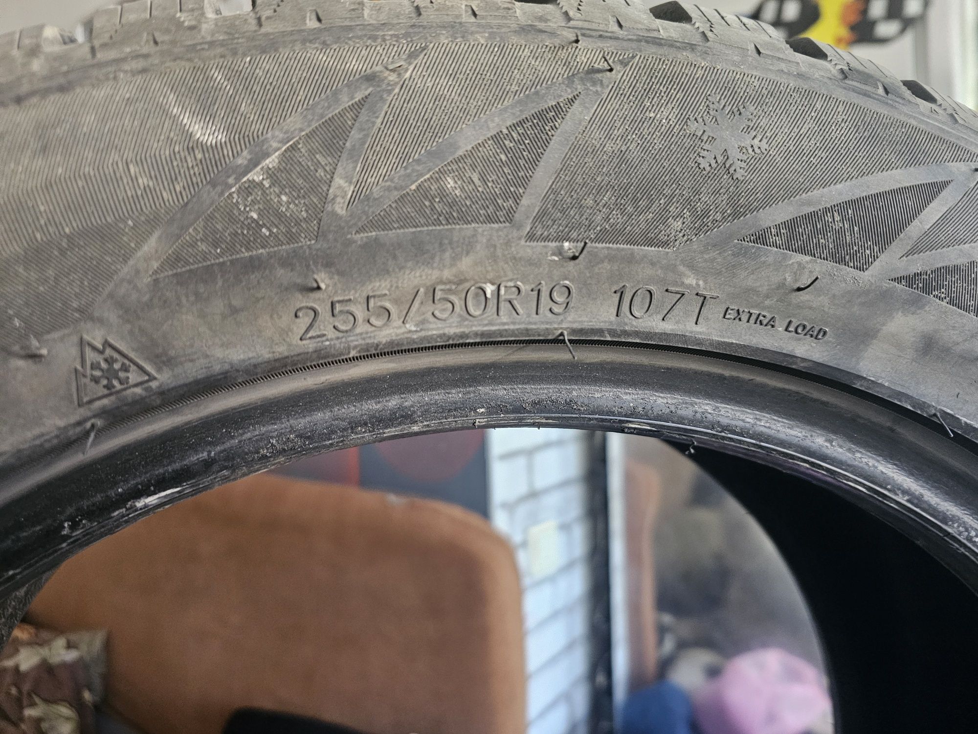 Продам зимние шины в хорошем состоянии