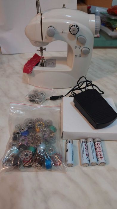 Mini masina de cusut