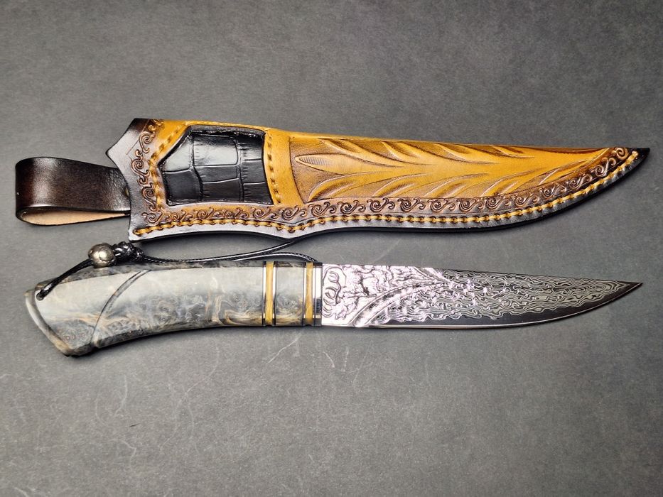 Японски ловен нож от дамаска стомана VG-10 (96 слоя) с кожена кания