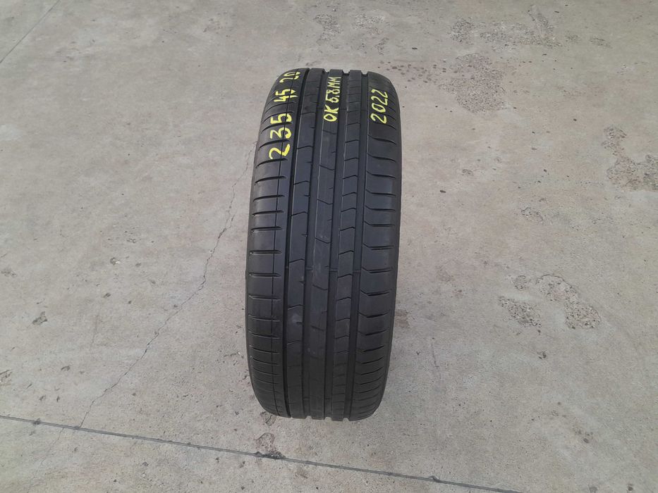O anvelopa de vara 235 45 20 pirelli p zero PZ4 cu 6,8 mm 2022