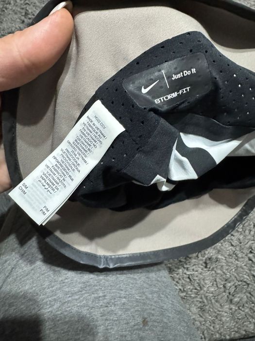 Nou cu etichetă:Nike StormFit marimea  S/M