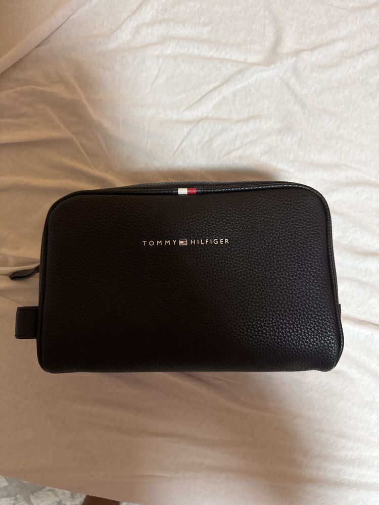 Несесер на Tommy Hilfiger