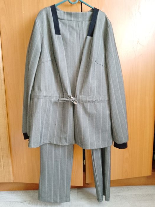 Продам брючный костюм