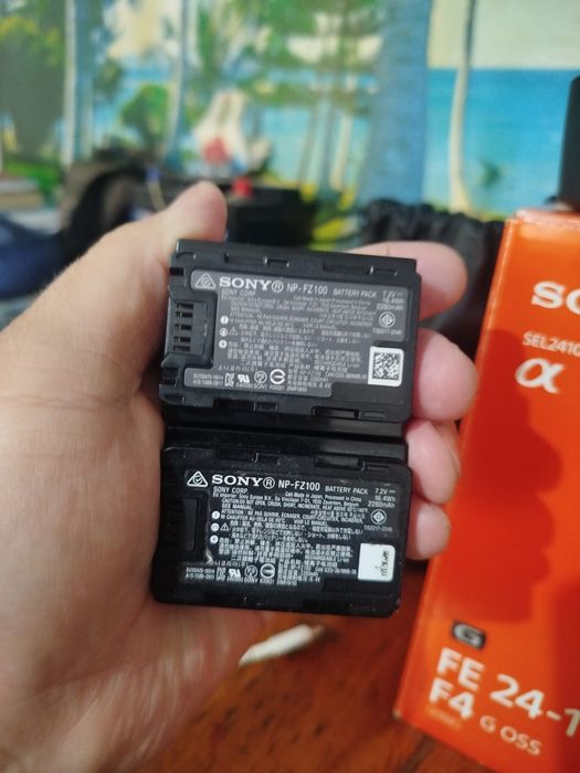 Sony Fz100 оригинал 2 та батарейкалар+ оригинал зарядник сотилади