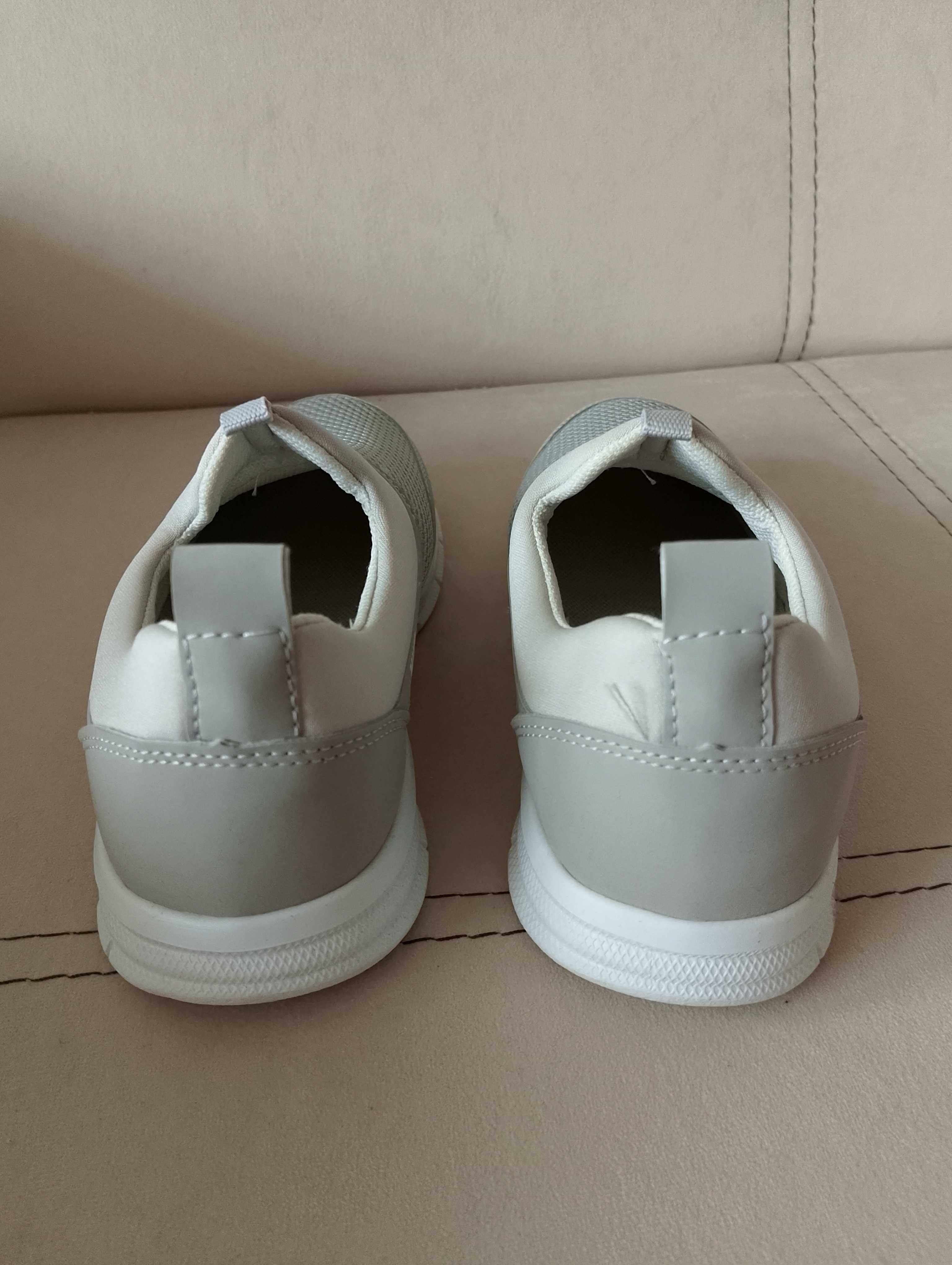 Дамски маратонки Nike.