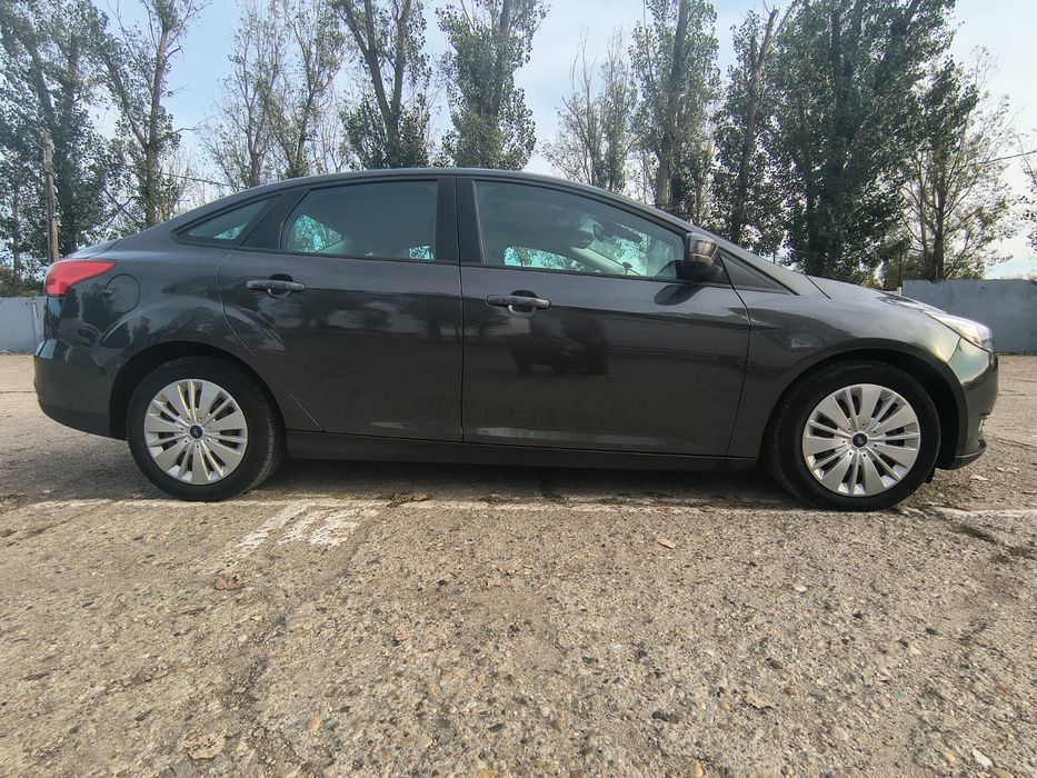 Vând FORD FOCUS sedan