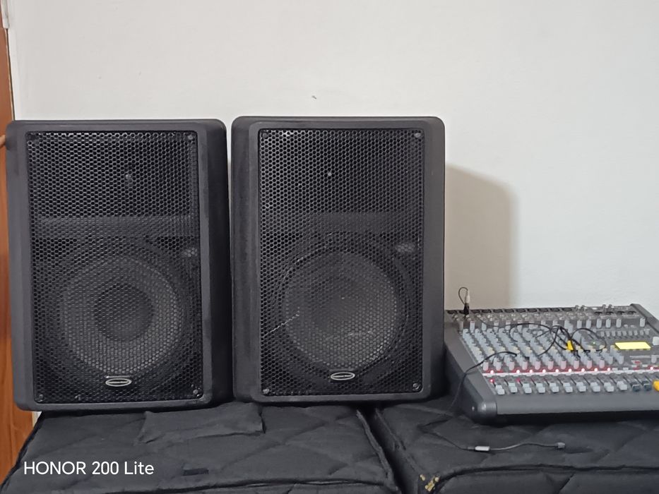Vând boxe pe 12 american audio 300w rms