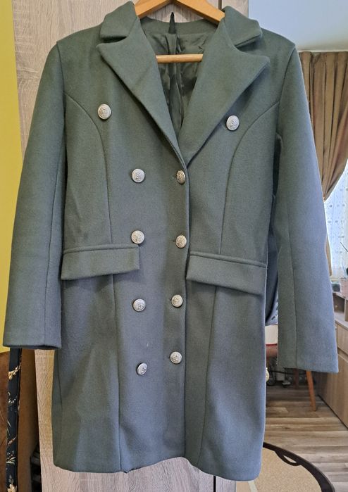 Дамско палто с копчета