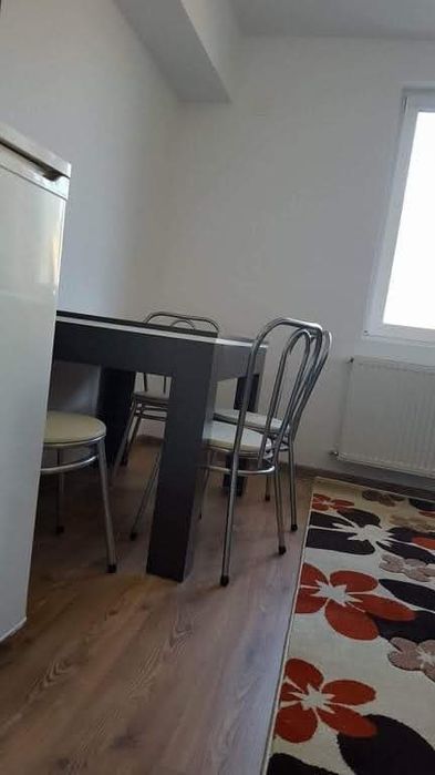 Închiriez apartament